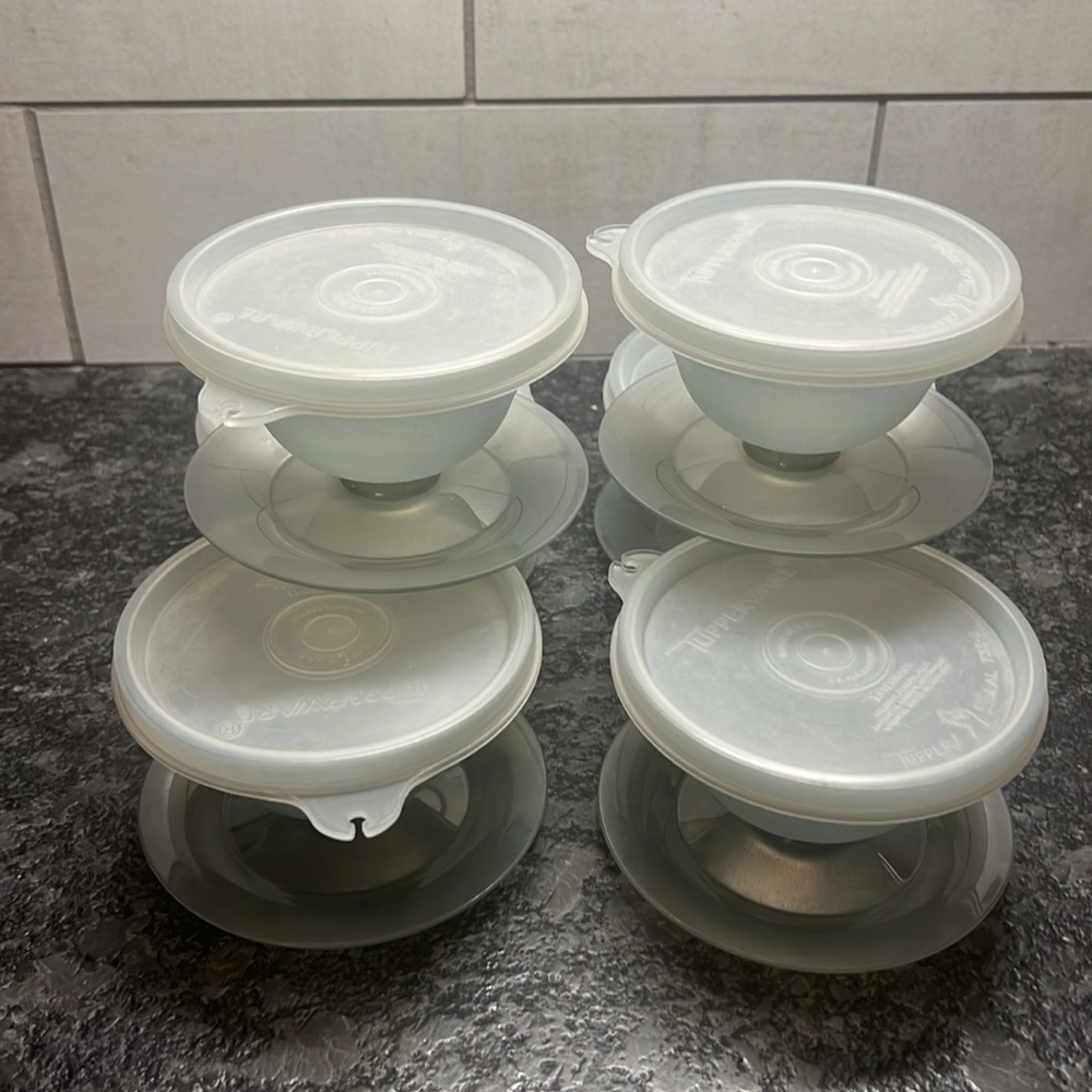 Set of 6Vintage Tupperware dessert cups Like new condition.  Pull apart …